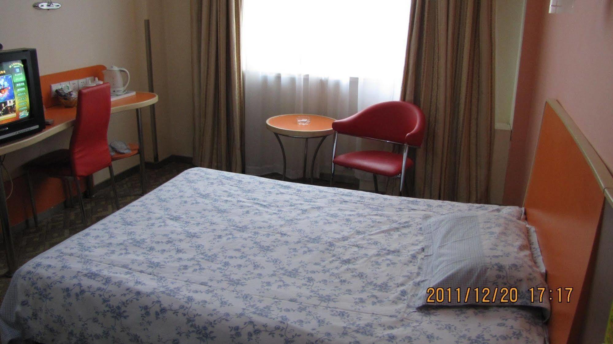 Motel 168 Hotel 乌鲁木齐 外观 照片